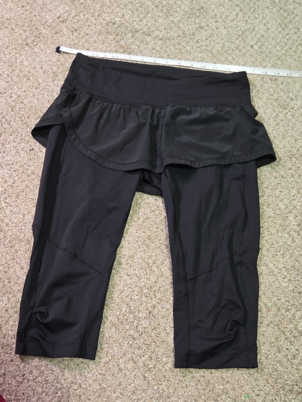 Black Skirted Athletic Capris - Women's Activewear